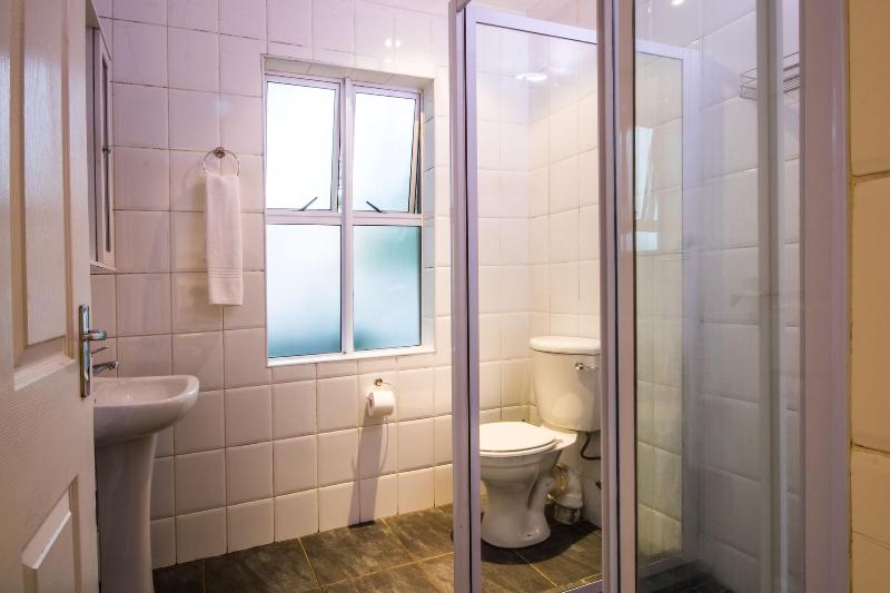 חדר משפחתי, Bon Ami Guest House