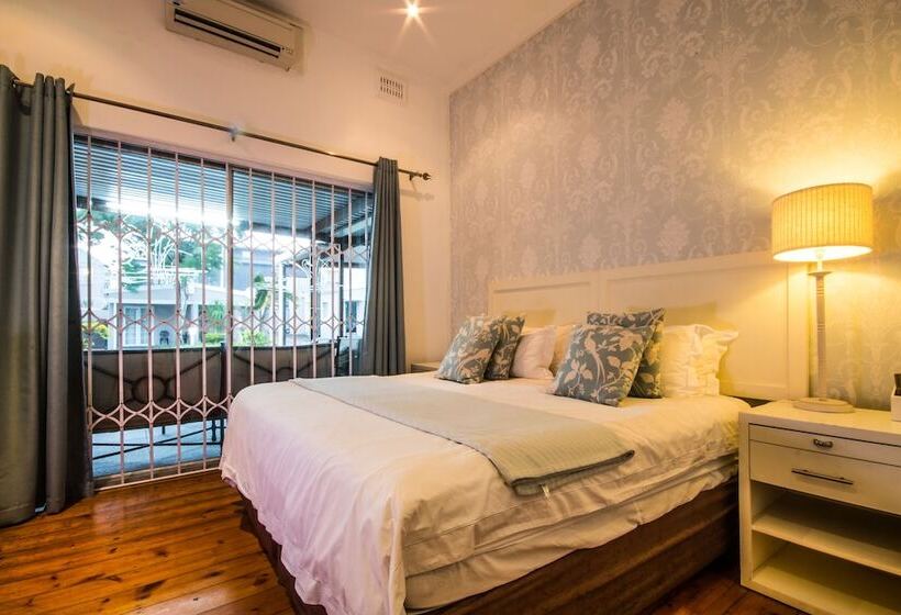 חדר משפחתי, Bon Ami Guest House