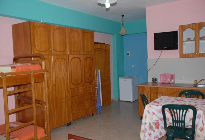 غرفة قياسية رباعية مزودة بشُرفة, Olive Tree