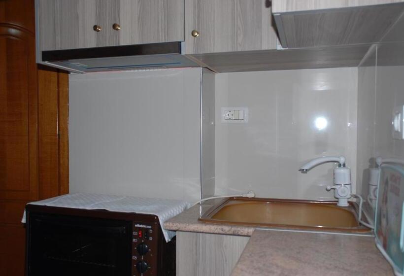 غرفة قياسية رباعية مزودة بشُرفة, Olive Tree