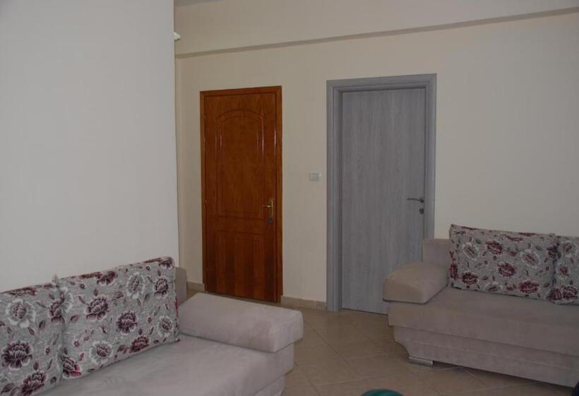 غرفة عائلية, Olive Tree