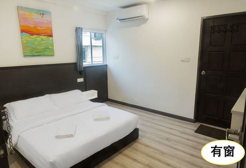 Quarto Deluxe, Luna Capsule