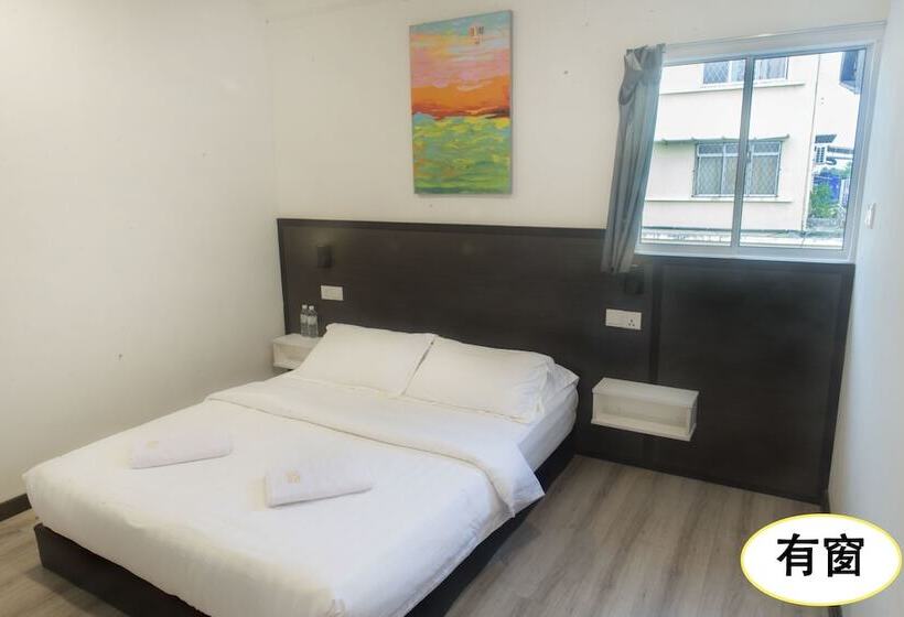 Quarto Deluxe, Luna Capsule