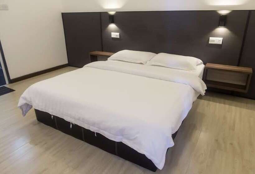 Quarto Deluxe, Luna Capsule