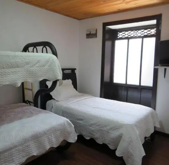 Economy Triple Room, Aroma Del Bosque Posada Cafe