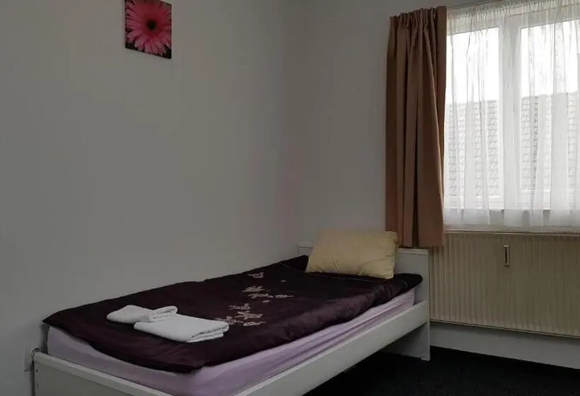Standard Yhden Hengen Huone Jaettu Kylpyhuone, Bigcitty Rooms