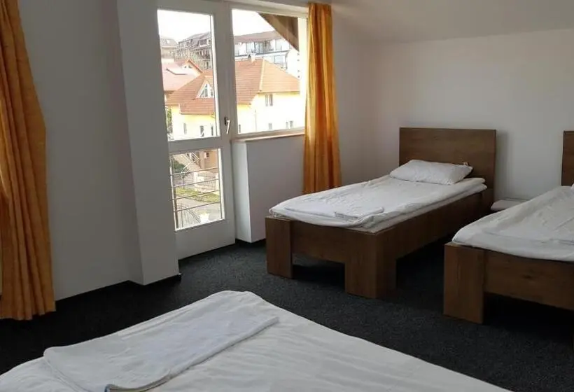 Standard Kolmen Hengen Huone Jaettu kylpyhuone, Bigcitty Rooms