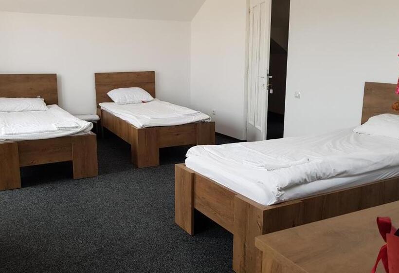 バスルーム共有のトリプルスタンダード, Bigcitty Rooms