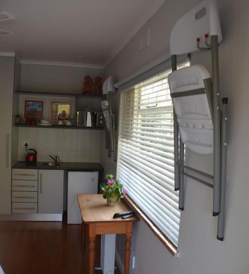 スタンダードルーム, Anni Bos