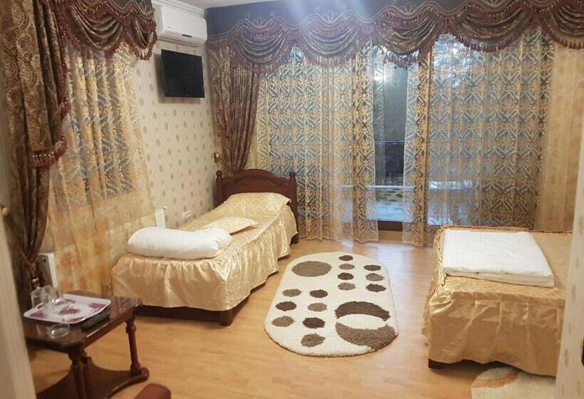 Трехместный Номер Deluxe, Edy's Royal Predeal