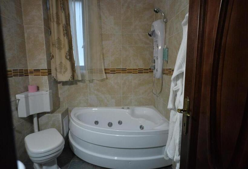 디럭스 트리플 룸, Edy's Royal Predeal