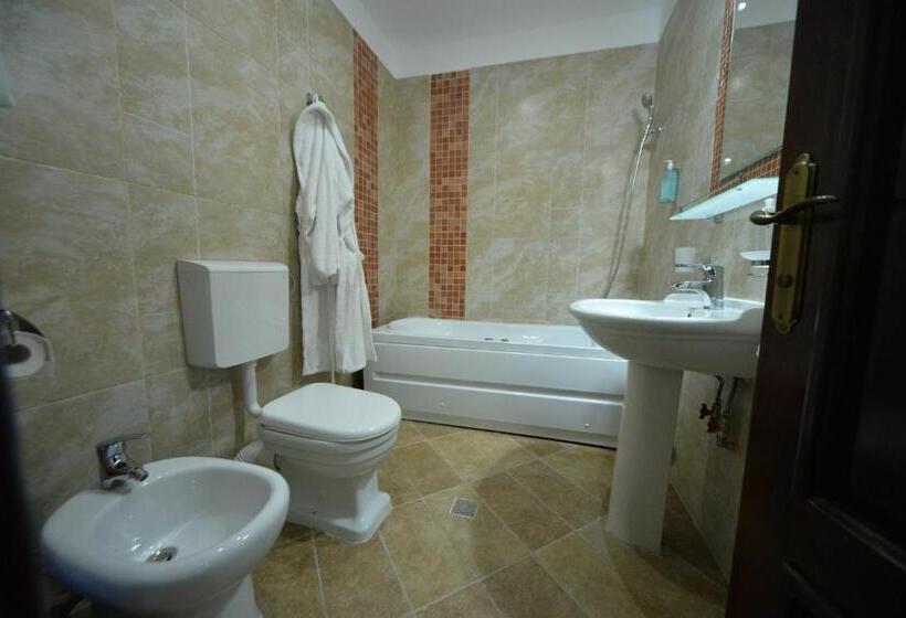 Апартаменты Deluxe 1 Спальня, Edy's Royal Predeal