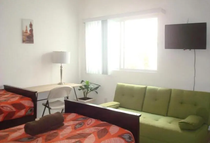 اتاق استاندارد سه تخته با سرویس بهداشتی مشترک, Casa Mariel