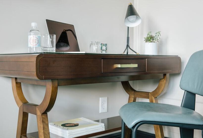 غرفة قياسية سرير كينج, Clermont Atlanta, By Oliver