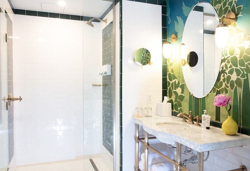 غرفة قياسية سرير كينج لذوى الإحتياجات الخاصة, Clermont Atlanta, By Oliver