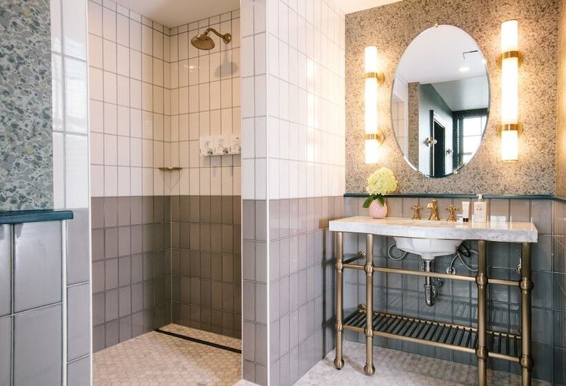 غرفة قياسية سرير كينج لذوى الإحتياجات الخاصة, Clermont Atlanta, By Oliver