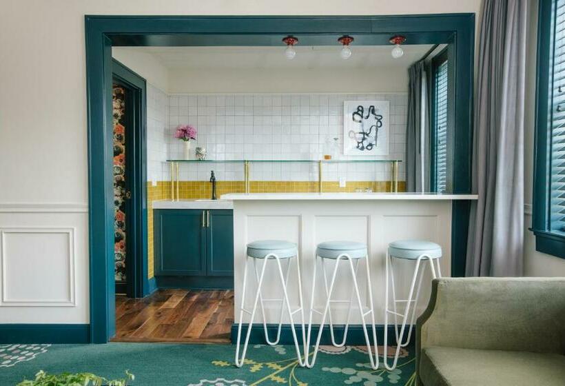 جناح إدارى, Clermont Atlanta, By Oliver