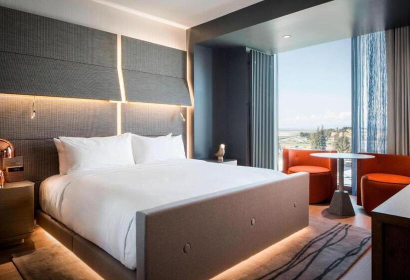 جناح سرير كينج, Nia, Autograph Collection