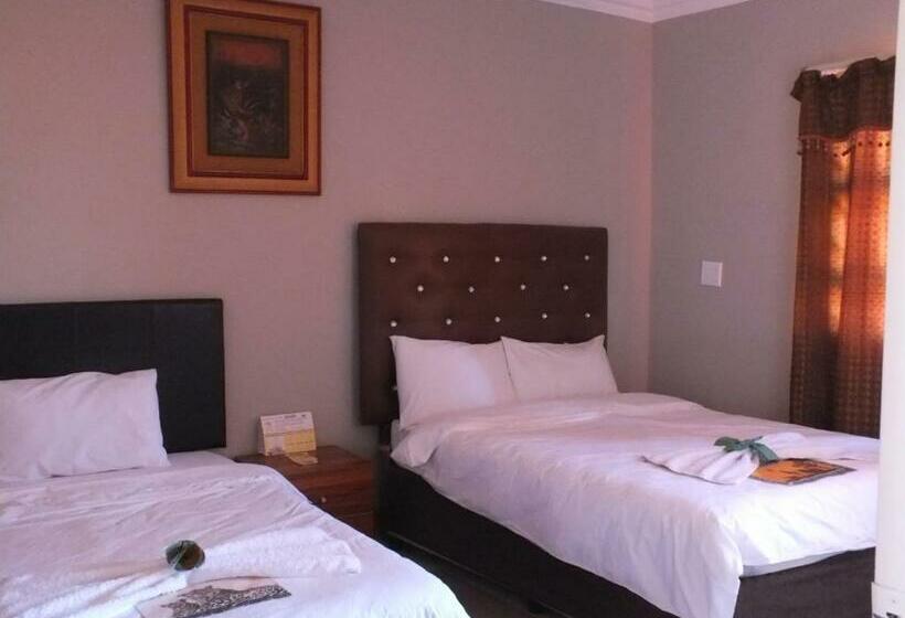 اتاق استاندارد با تراس, Royal Castle Guest House