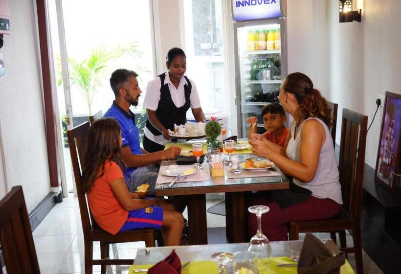 Номер Deluxe с Балконом, Diva Villa Airport Transit