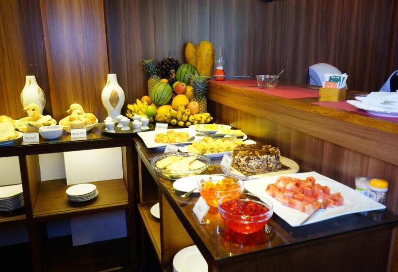 Номер Deluxe с Балконом, Diva Villa Airport Transit