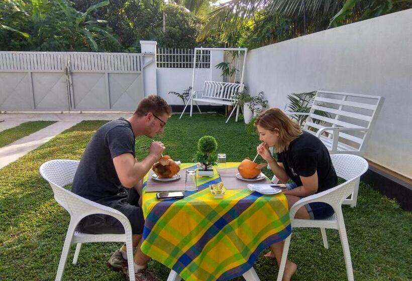 Номер Deluxe с Балконом, Diva Villa Airport Transit