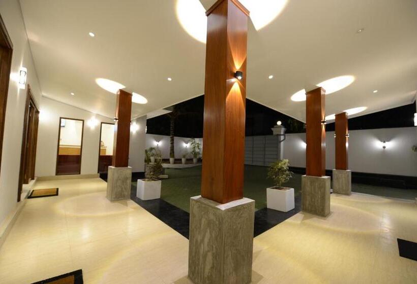 Номер Deluxe с Балконом, Diva Villa Airport Transit