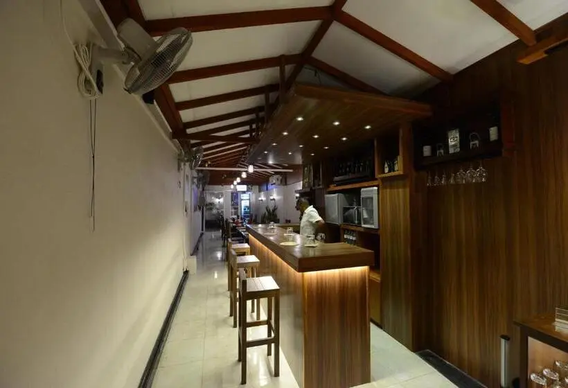 キングサイズベッドのデラックスルーム, Diva Villa Airport Transit