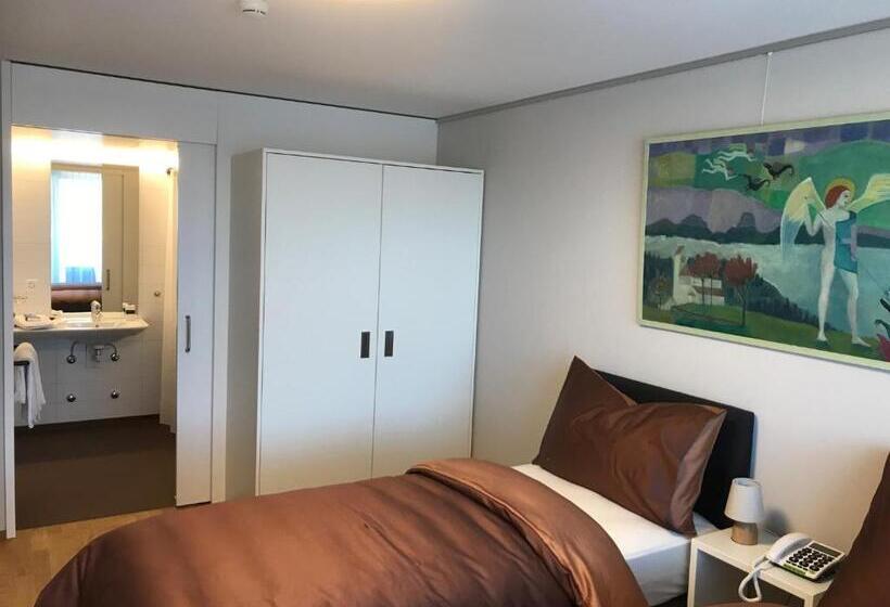 マウンテンビュースタンダードルーム, Schüür Restaurant & Kultur