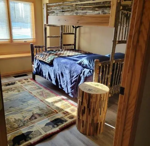 Huoneisto 3 Makuuhuonetta, Whitetail Lodge