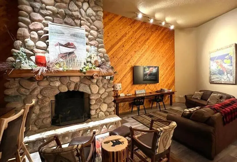 Huoneisto 3 Makuuhuonetta, Whitetail Lodge