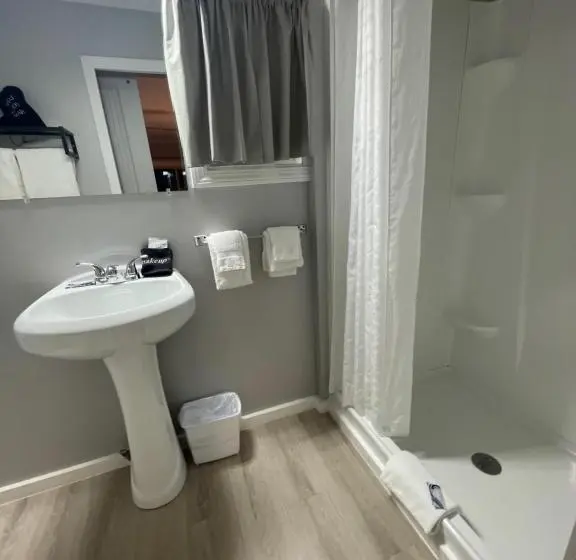 キングサイズベッドのデラックスルーム, Kennebunkport Motor Lodge