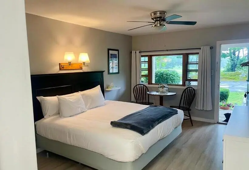 キングサイズベッドのスタンダードルーム, Kennebunkport Motor Lodge