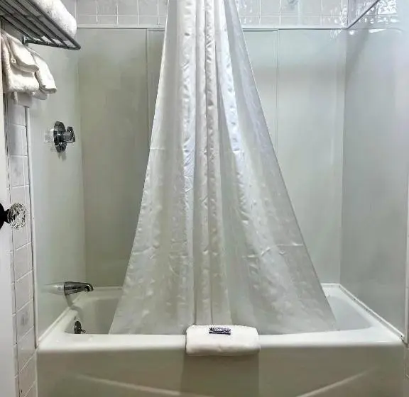 キングサイズベッドのスタンダードルーム, Kennebunkport Motor Lodge