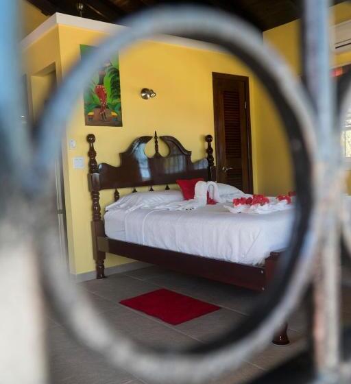 بانگلوی استاندارد, Inn At White Horse Guest House