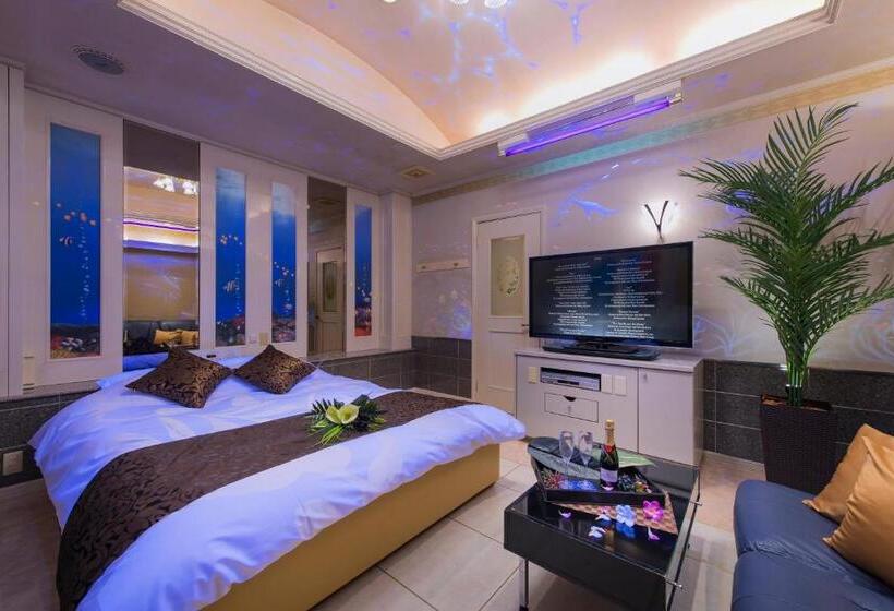 חדר דלוקס, Sulata Ashikaga