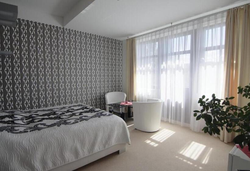 Quarto Estandar, Vila Elis