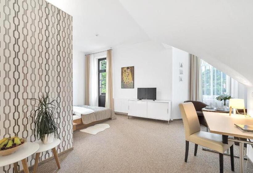 Quarto Estandar, Vila Elis