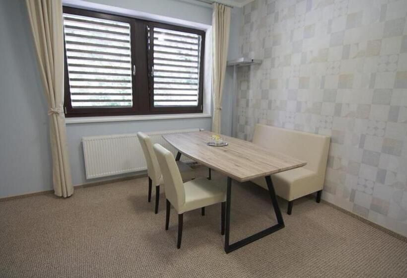 Quarto Estandar, Vila Elis