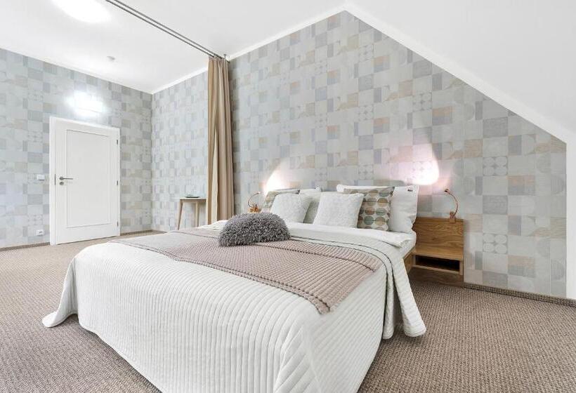 Quarto Estandar, Vila Elis