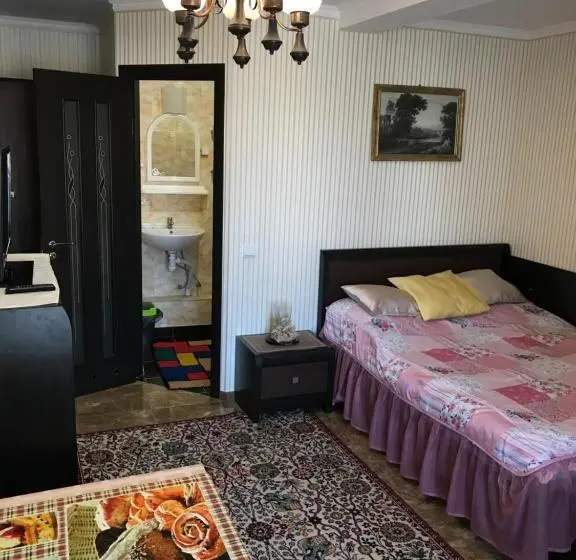 اتاق اکونومی, Villa L Vovskaia