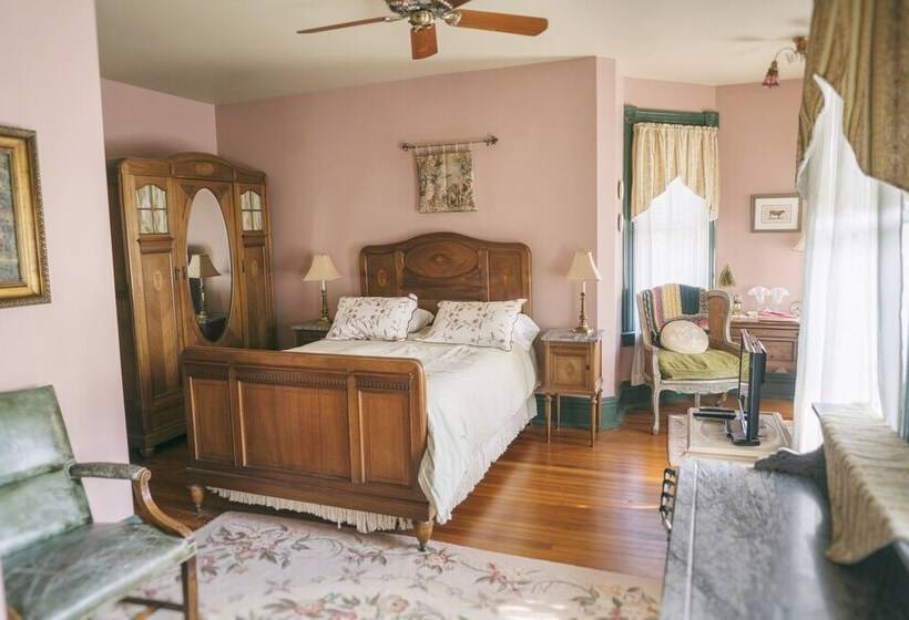 اتاق لوکس, Hummingbird Inn