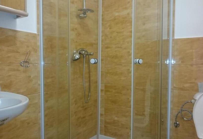 غرفة قياسية ثلاثية, Pension Harcovna