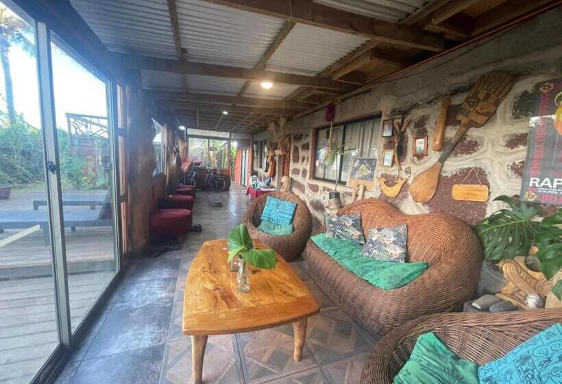 庭の見えるスタンダードトリプルルーム, Hostal Vieroto