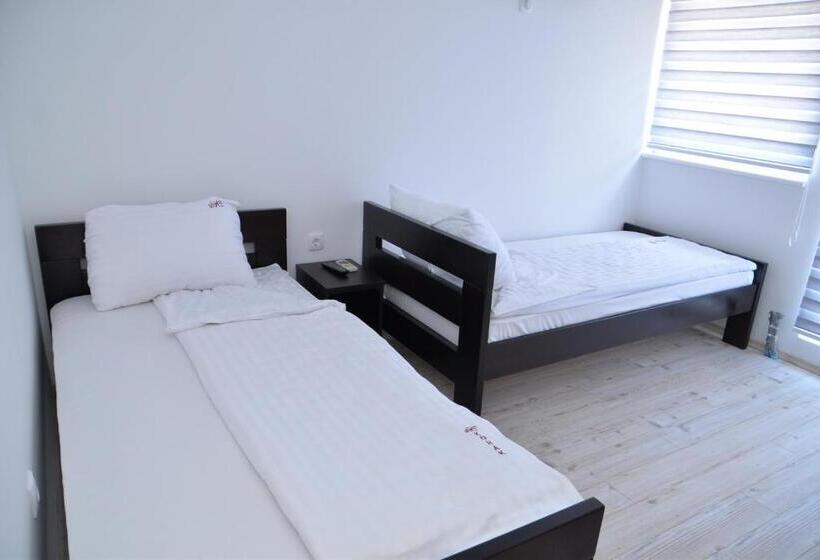 اتاق استاندارد با بالکن, Konak Zivojinovic