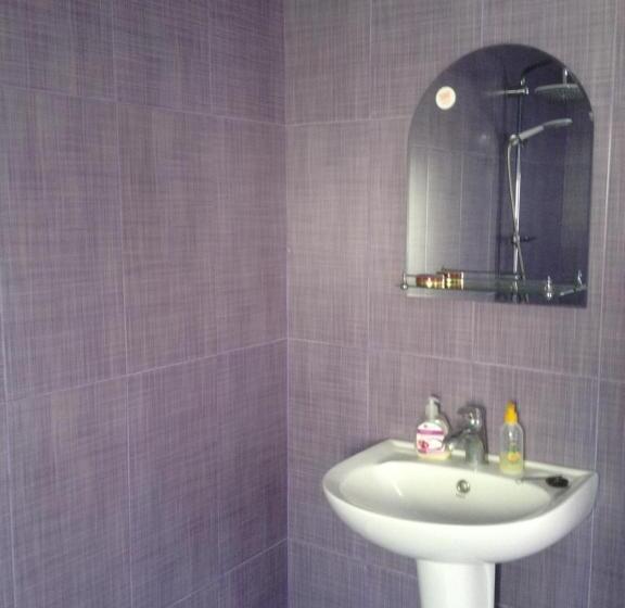 اتاق استاندارد, Natia