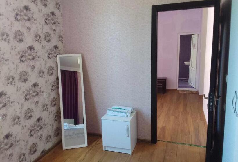 اتاق استاندارد, Natia