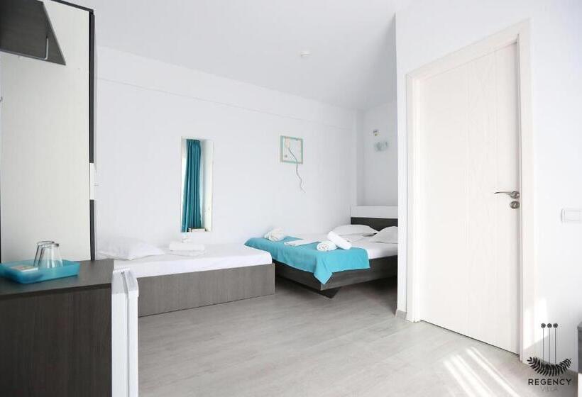 اتاق استاندارد سه تخته با بالکن, Regency Villa