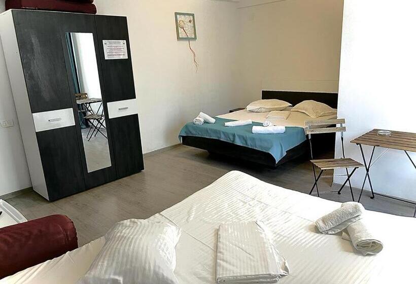 اتاق استاندارد چهارنفره با بالکن, Regency Villa