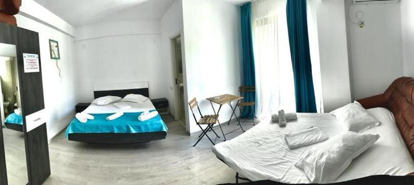 اتاق استاندارد چهارنفره با بالکن, Regency Villa